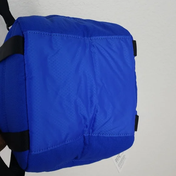 NWT. Lululemon athletica Dash all day bucket bag in blue Bags